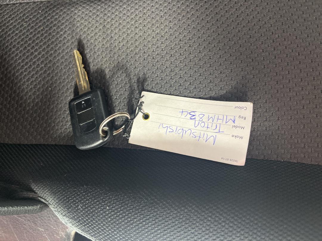 Photo '22' of Mitsubishi Triton