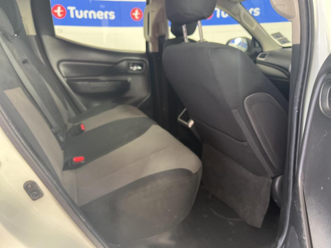 Photo '20' of Mitsubishi Triton