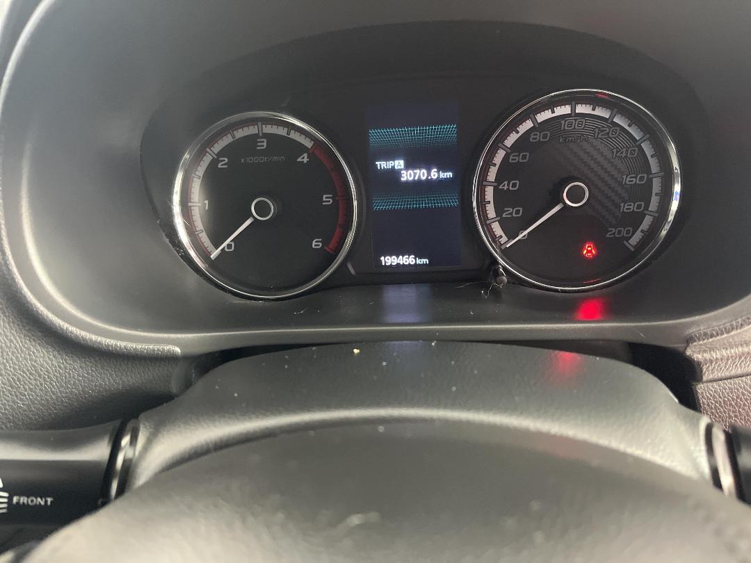 Photo '21' of Mitsubishi Triton