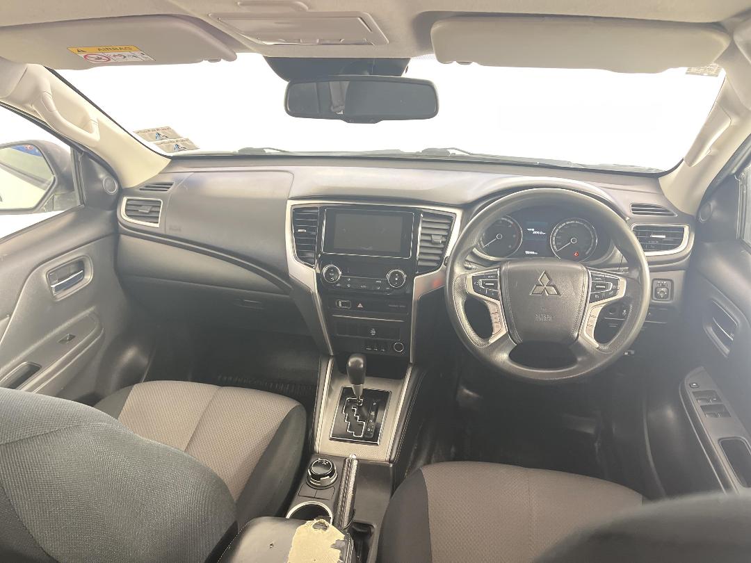 Photo '17' of Mitsubishi Triton