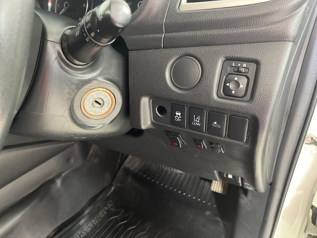 Photo '23' of Mitsubishi Triton