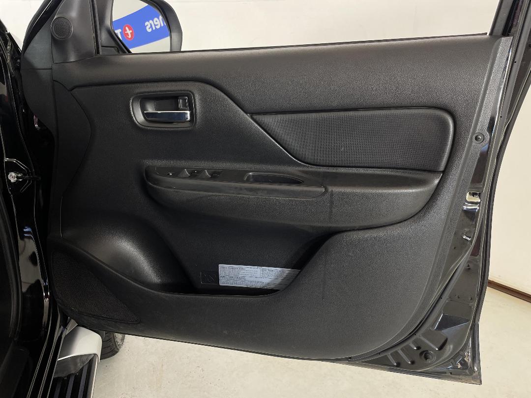 Photo '15' of Mitsubishi Triton Photo '15' of Mitsubishi Triton