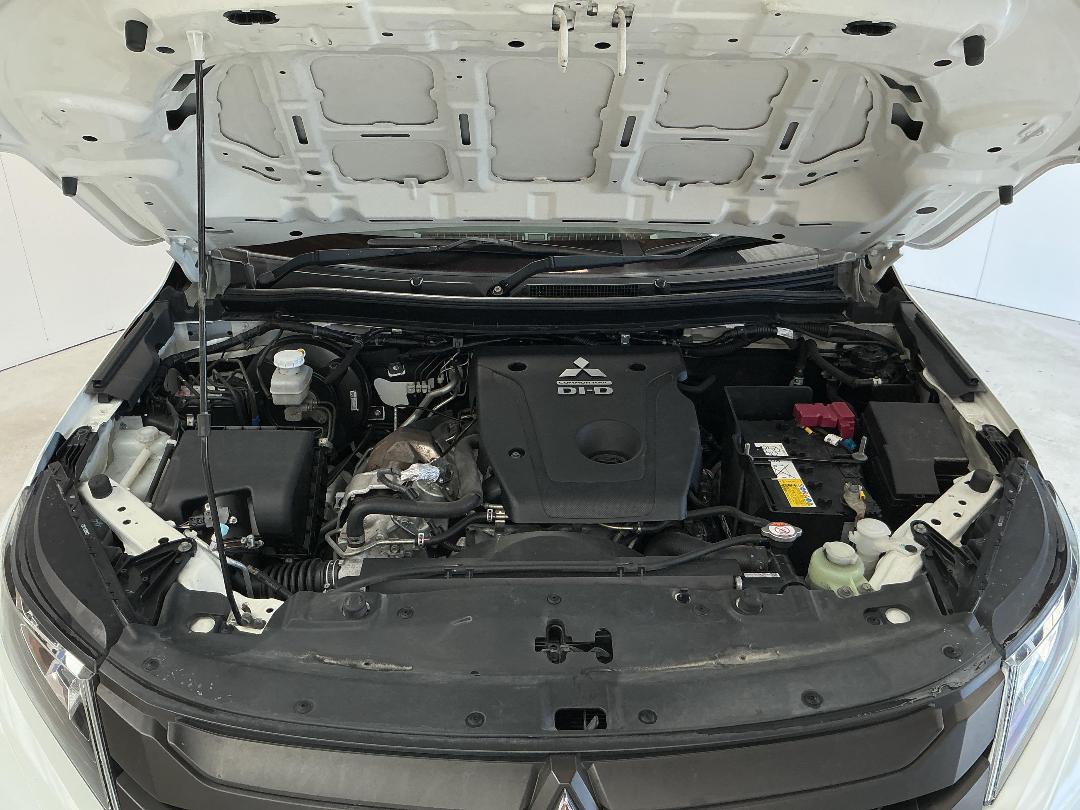 Photo '13' of Mitsubishi Triton