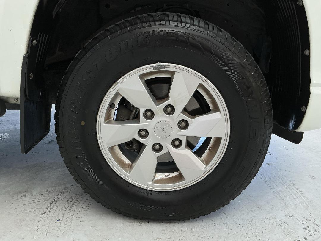 Photo '9' of Mitsubishi Triton