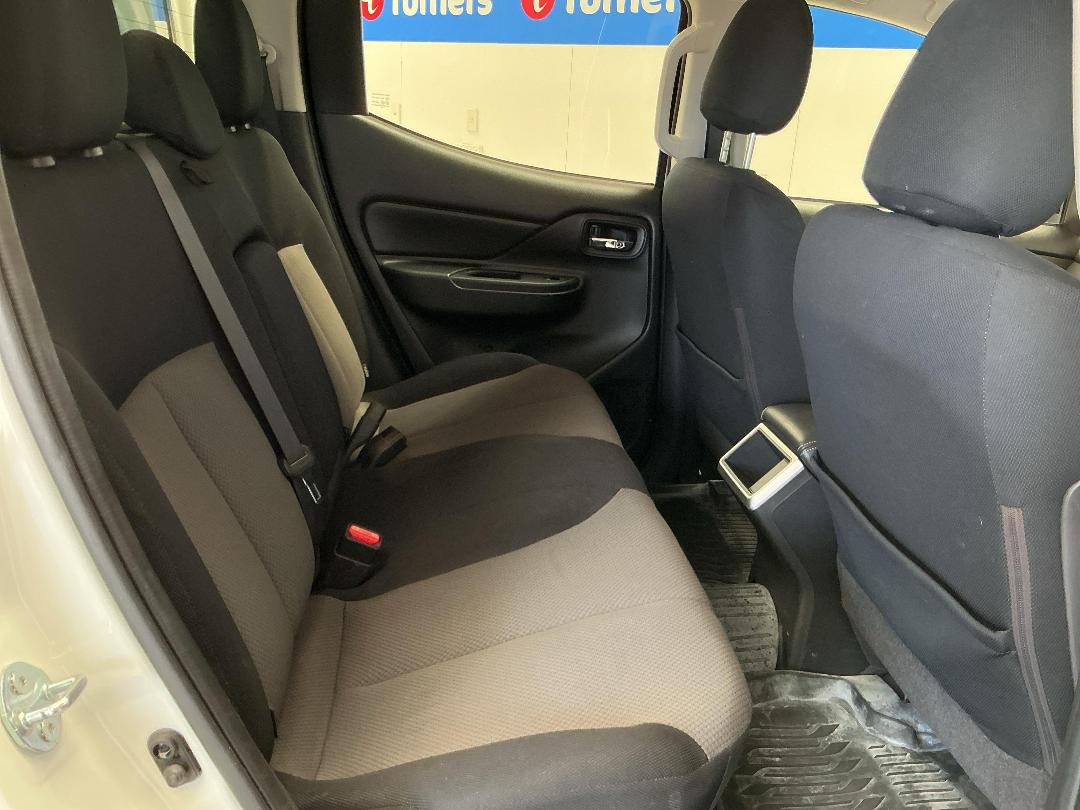 Photo '20' of Mitsubishi Triton