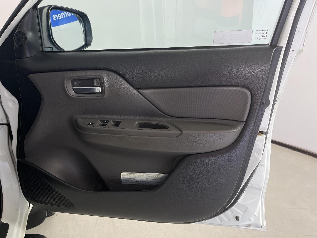 Photo '15' of Mitsubishi Triton Photo '15' of Mitsubishi Triton