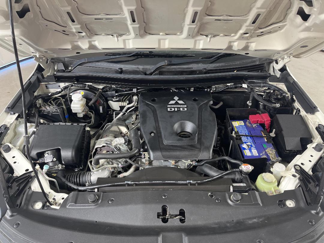 Photo '13' of Mitsubishi Triton