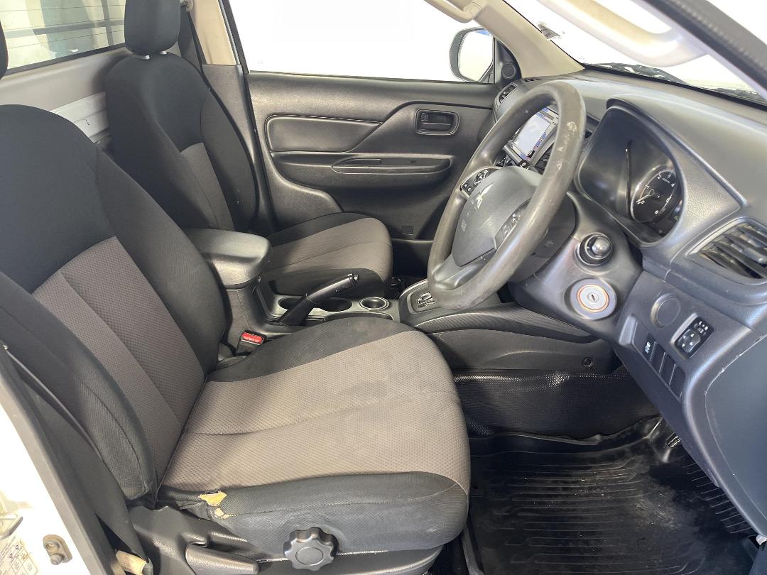 Photo '16' of Mitsubishi Triton