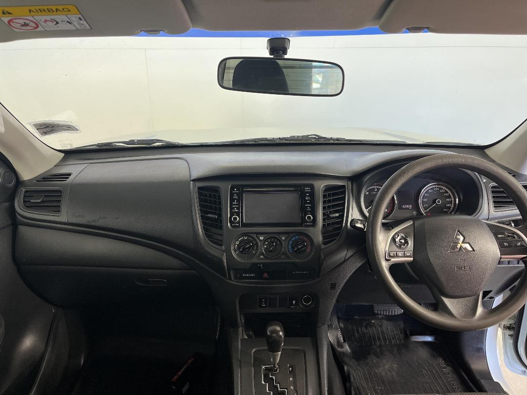 Photo '17' of Mitsubishi Triton