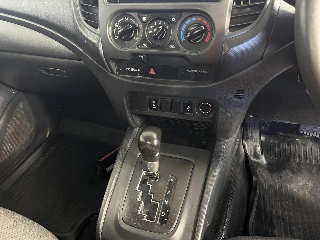 Photo '18' of Mitsubishi Triton