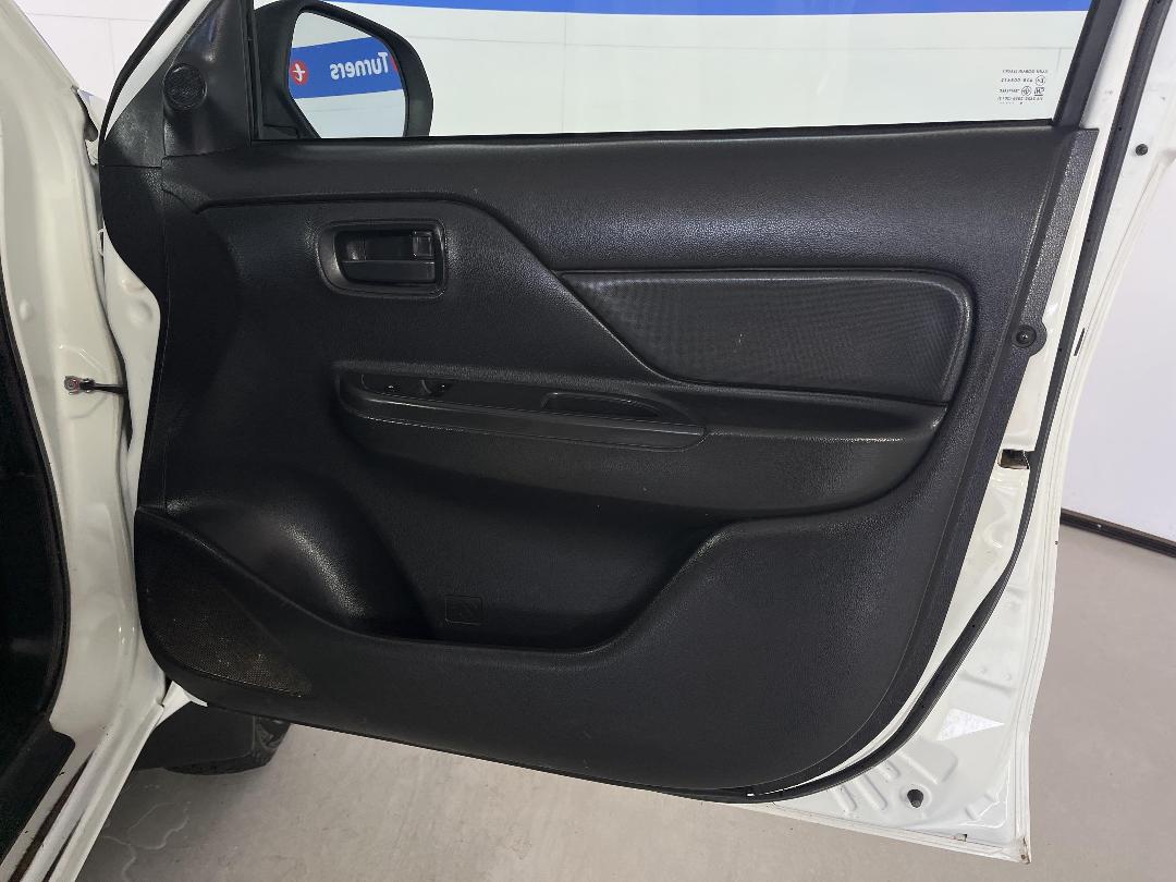 Photo '15' of Mitsubishi Triton Photo '15' of Mitsubishi Triton