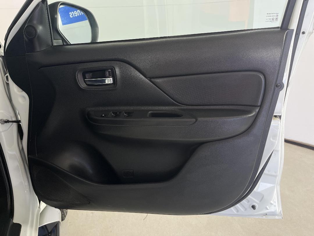 Photo '15' of Mitsubishi Triton Photo '15' of Mitsubishi Triton