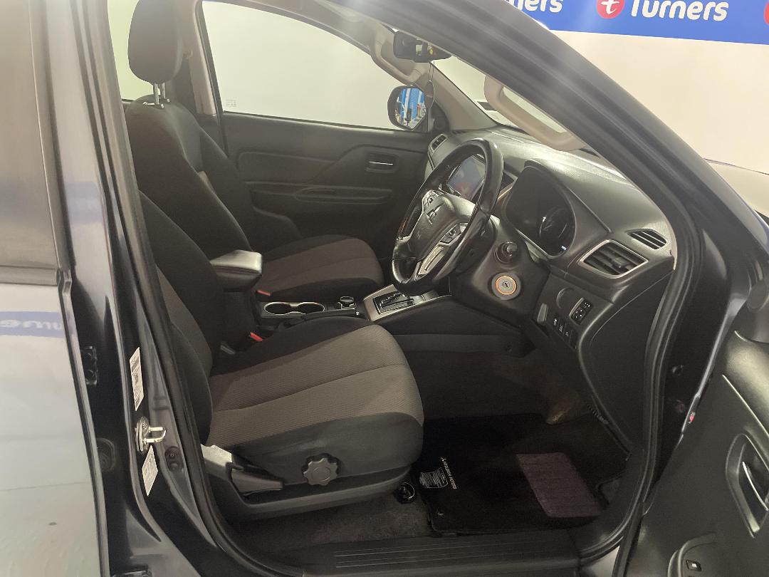 Photo '16' of Mitsubishi Triton Photo '16' of Mitsubishi Triton