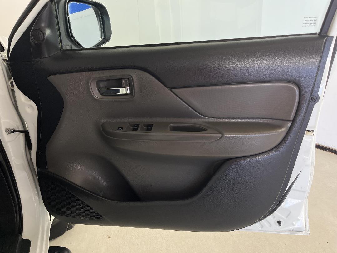 Photo '15' of Mitsubishi Triton Photo '15' of Mitsubishi Triton