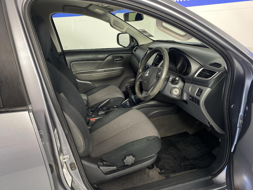 Photo '16' of Mitsubishi Triton Photo '16' of Mitsubishi Triton