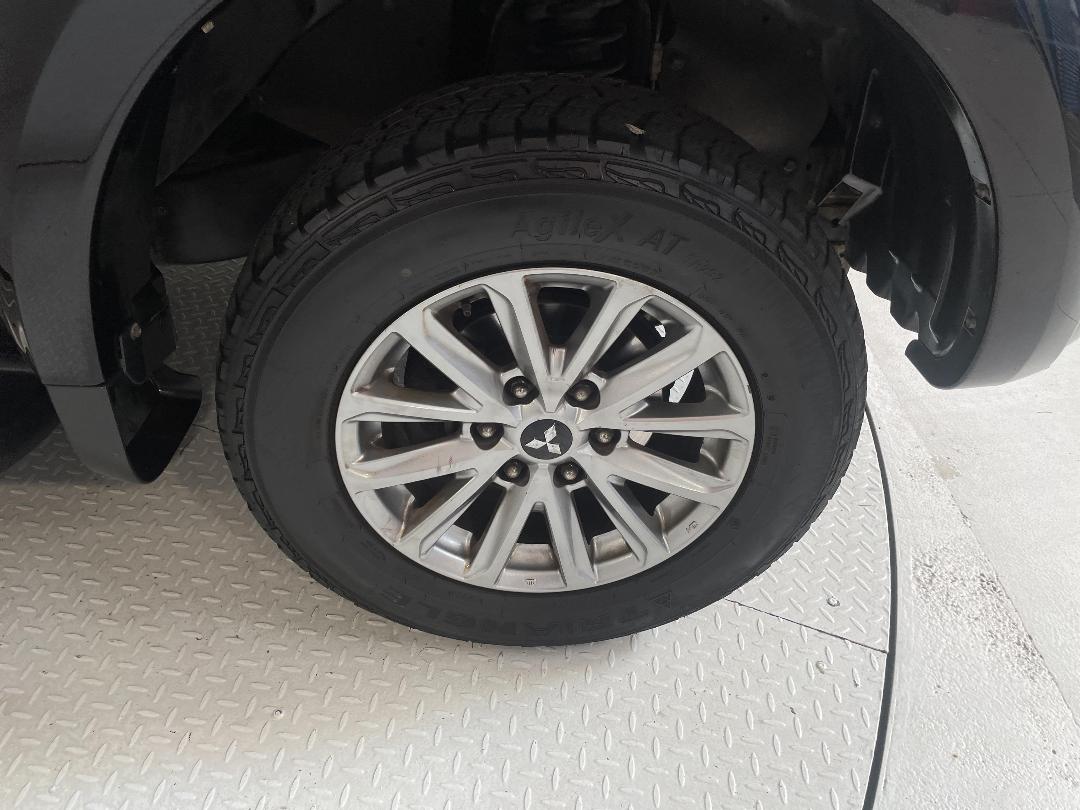 Photo '9' of Mitsubishi Triton