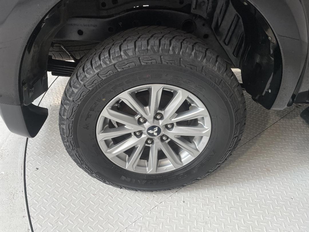 Photo '12' of Mitsubishi Triton