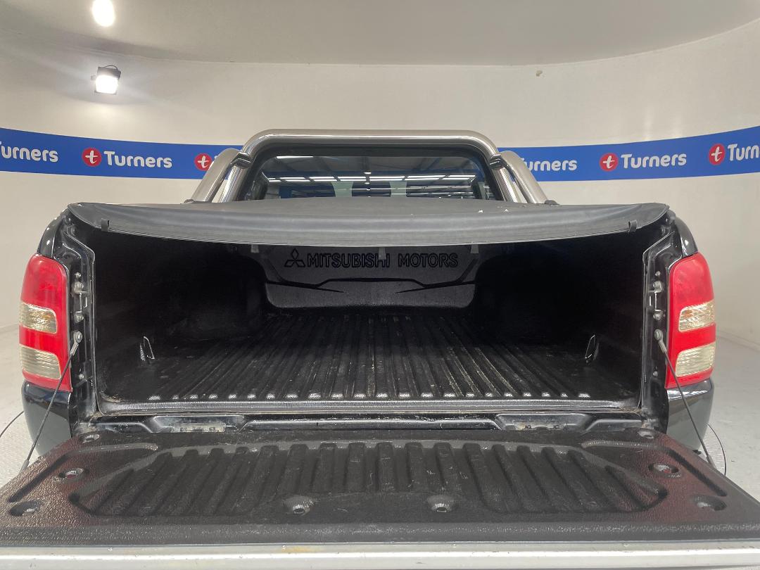 Photo '14' of Mitsubishi Triton