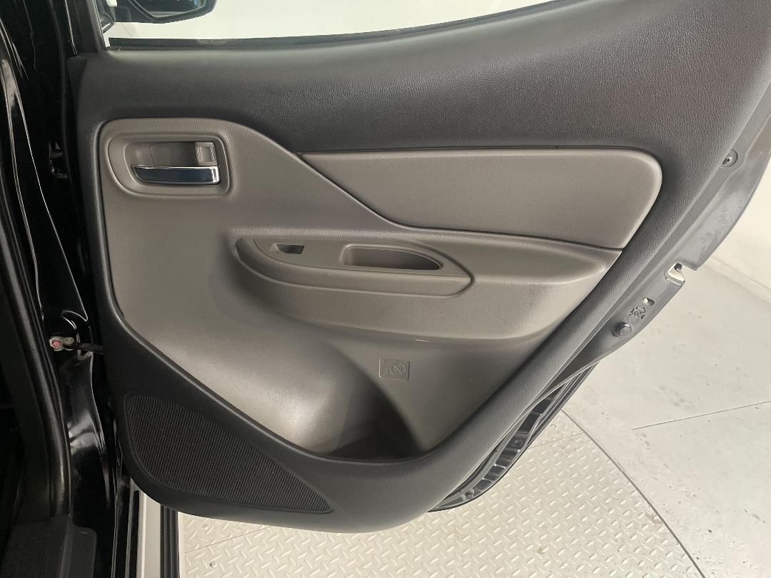 Photo '19' of Mitsubishi Triton