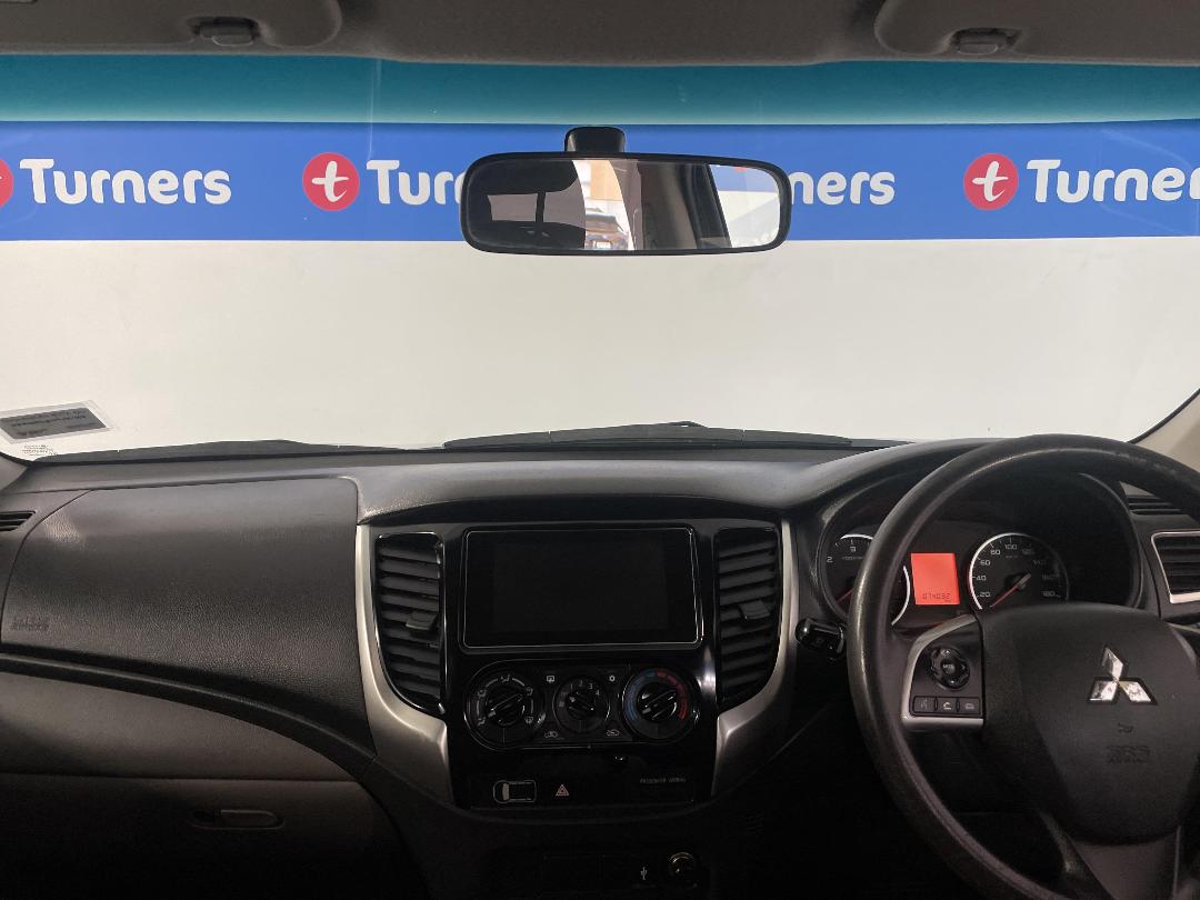 Photo '17' of Mitsubishi Triton