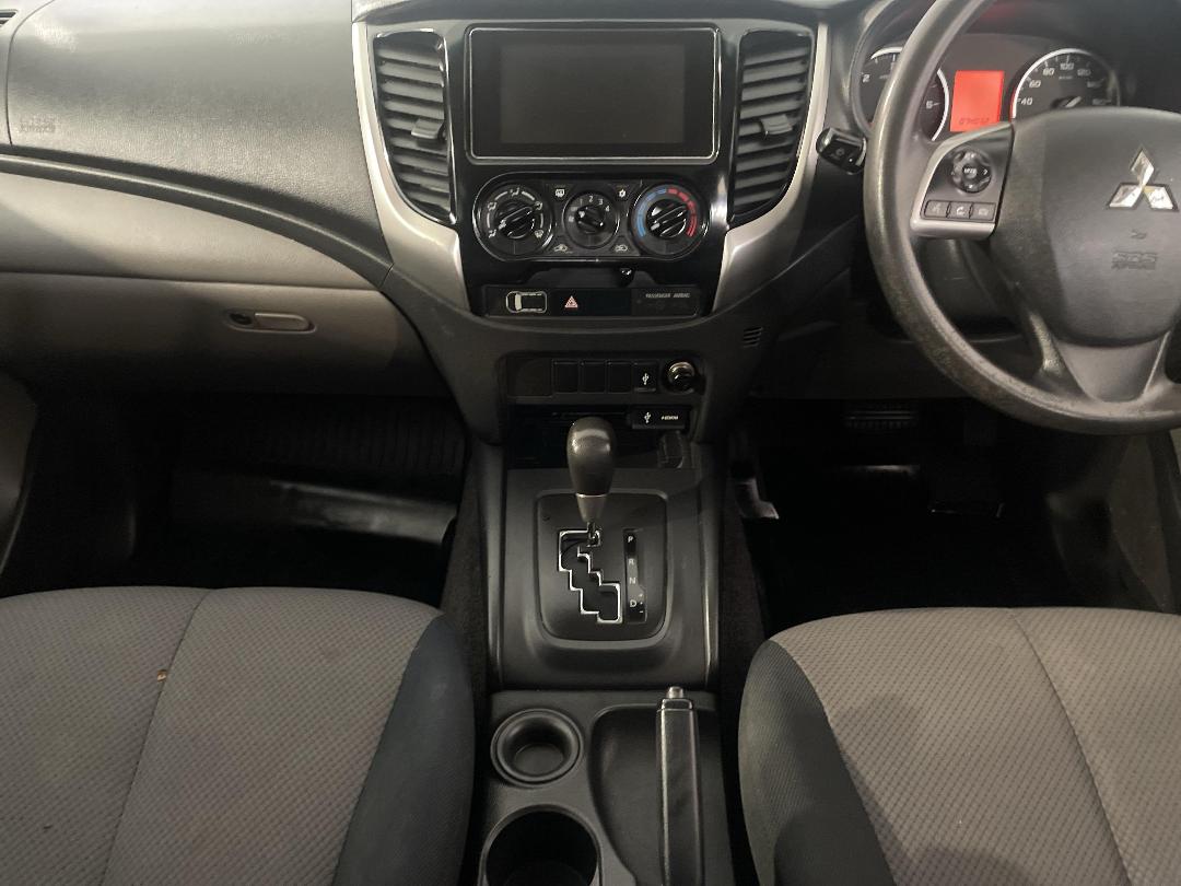 Photo '18' of Mitsubishi Triton