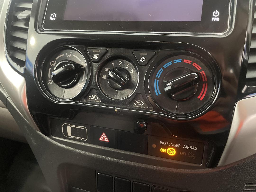 Photo '31' of Mitsubishi Triton