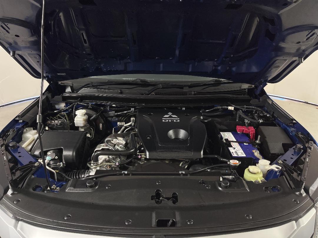 Photo '13' of Mitsubishi Triton