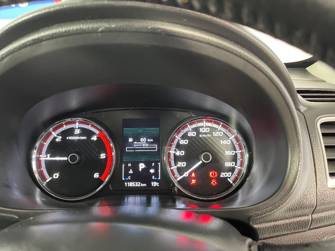 Photo '21' of Mitsubishi Triton