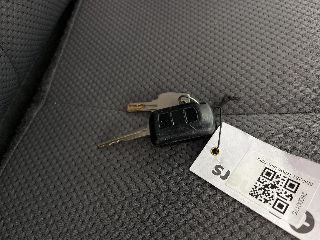 Photo '22' of Mitsubishi Triton