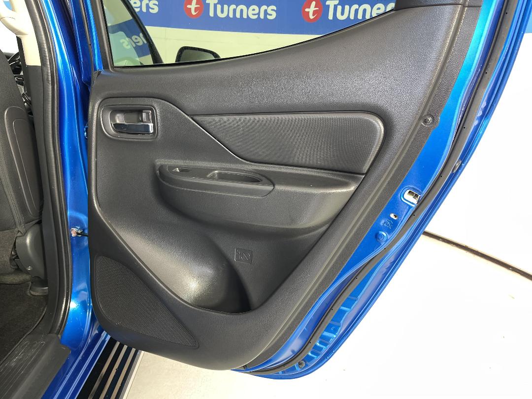 Photo '19' of Mitsubishi Triton