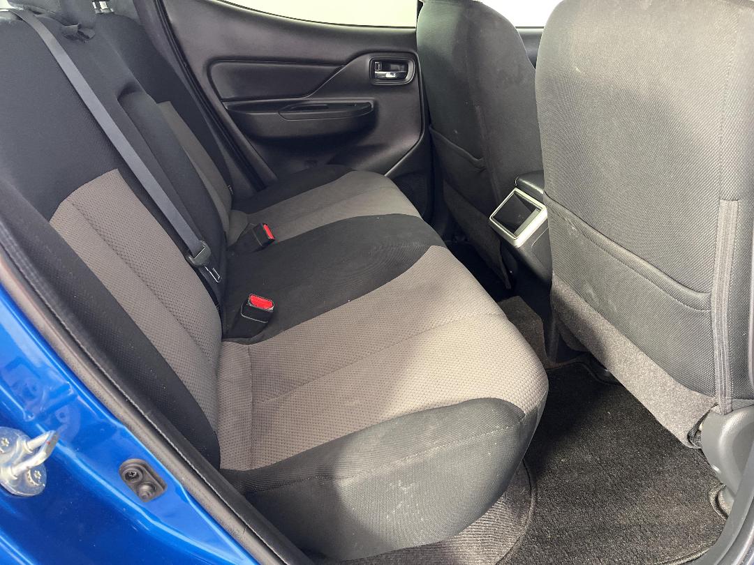 Photo '20' of Mitsubishi Triton