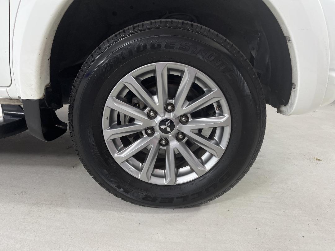 Photo '9' of Mitsubishi Triton