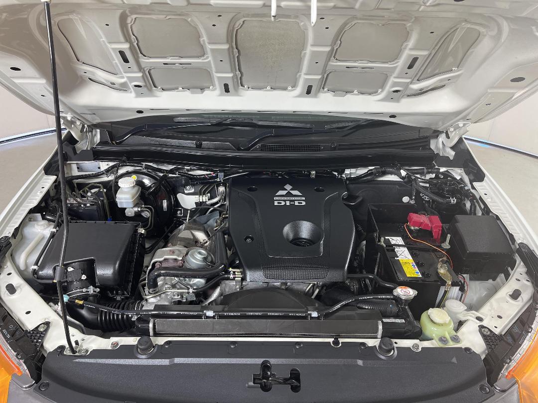 Photo '13' of Mitsubishi Triton