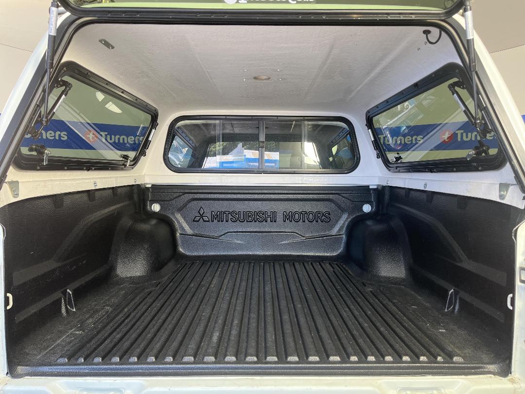 Photo '14' of Mitsubishi Triton