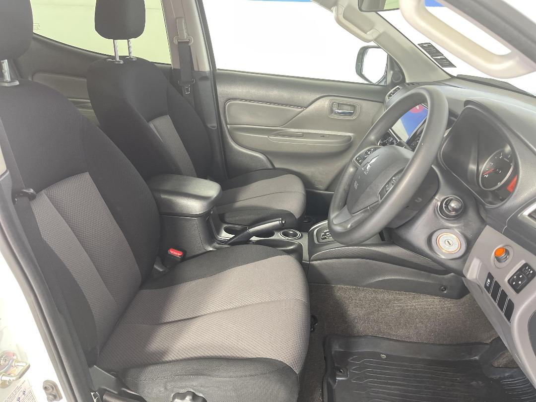 Photo '16' of Mitsubishi Triton