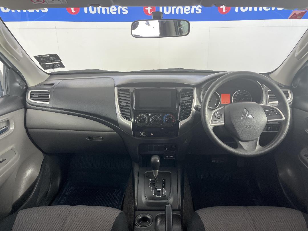 Photo '17' of Mitsubishi Triton