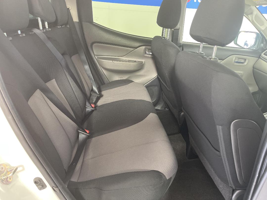 Photo '20' of Mitsubishi Triton