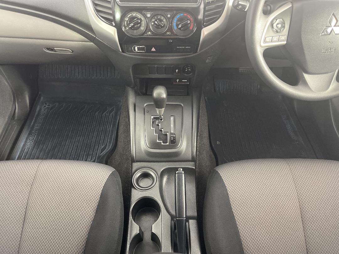 Photo '18' of Mitsubishi Triton