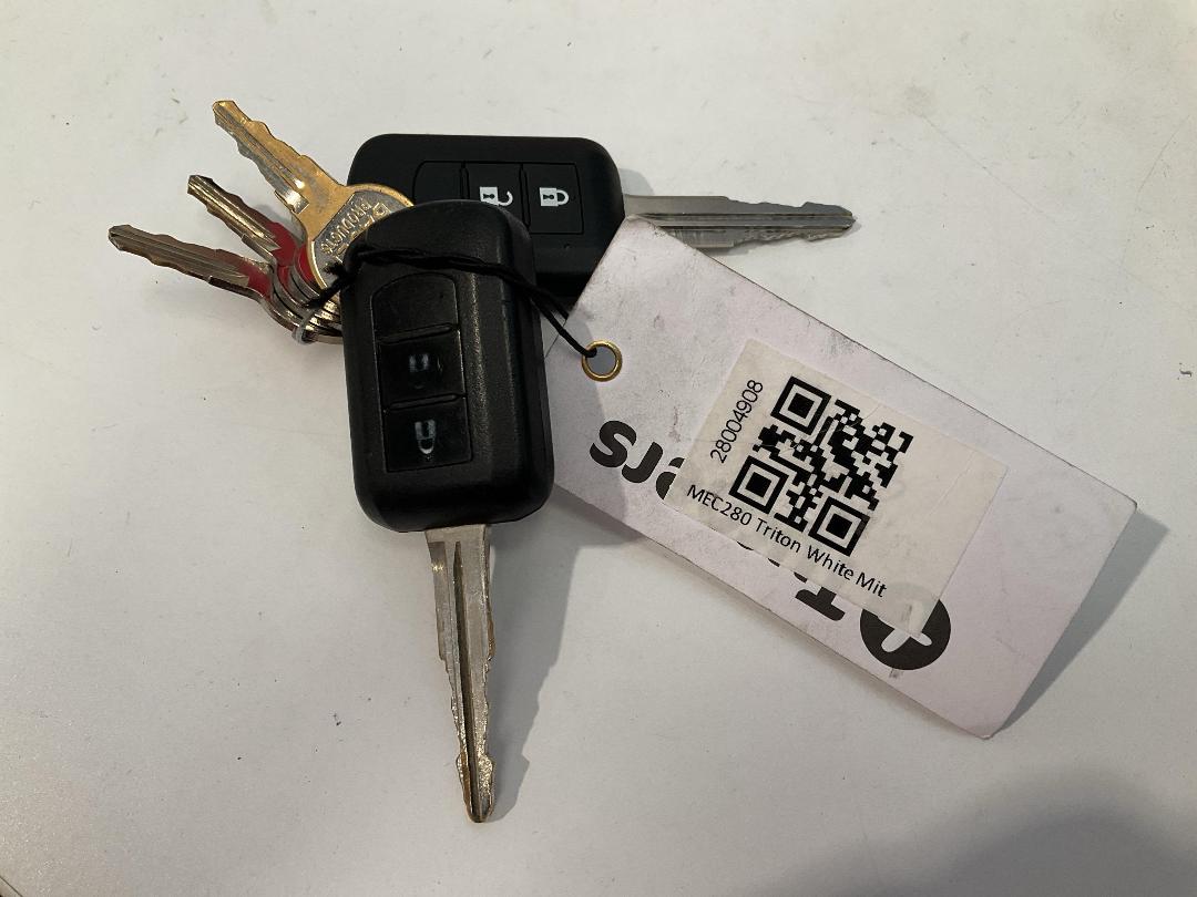 Photo '22' of Mitsubishi Triton