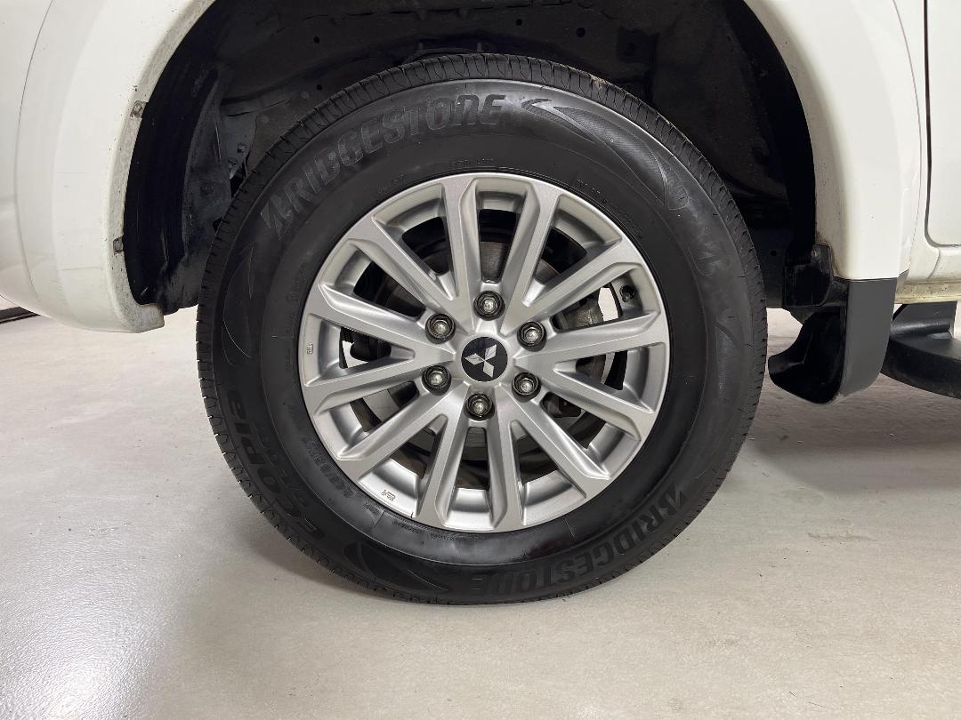 Photo '10' of Mitsubishi Triton