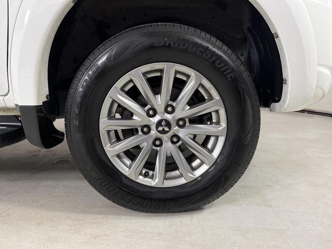 Photo '9' of Mitsubishi Triton