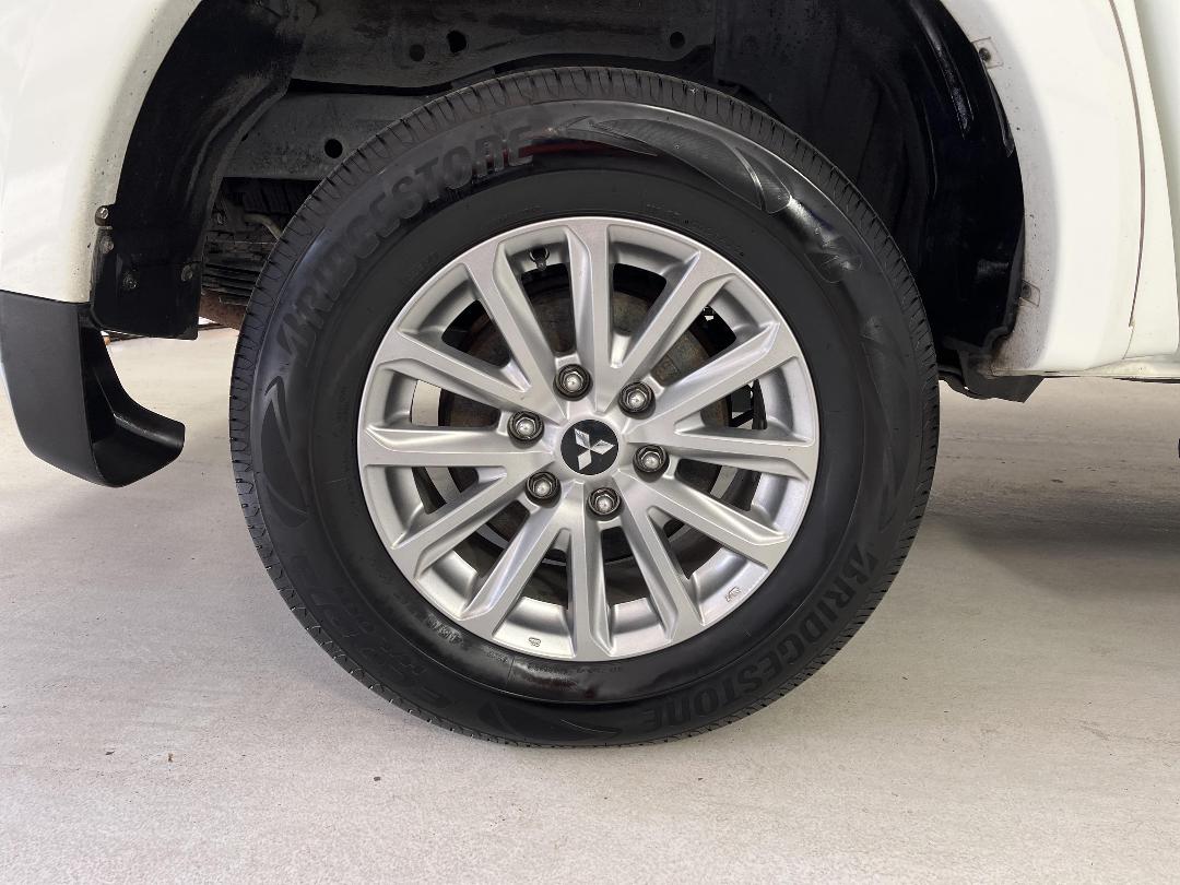 Photo '12' of Mitsubishi Triton