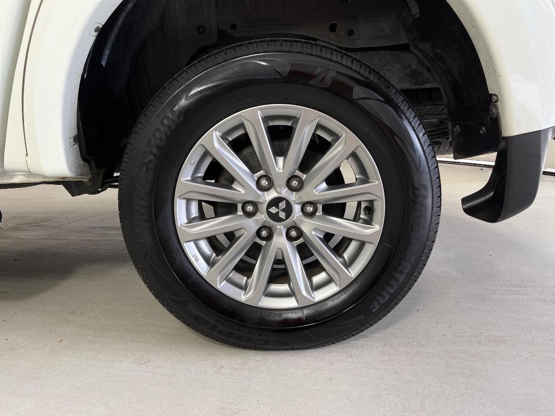 Photo '11' of Mitsubishi Triton