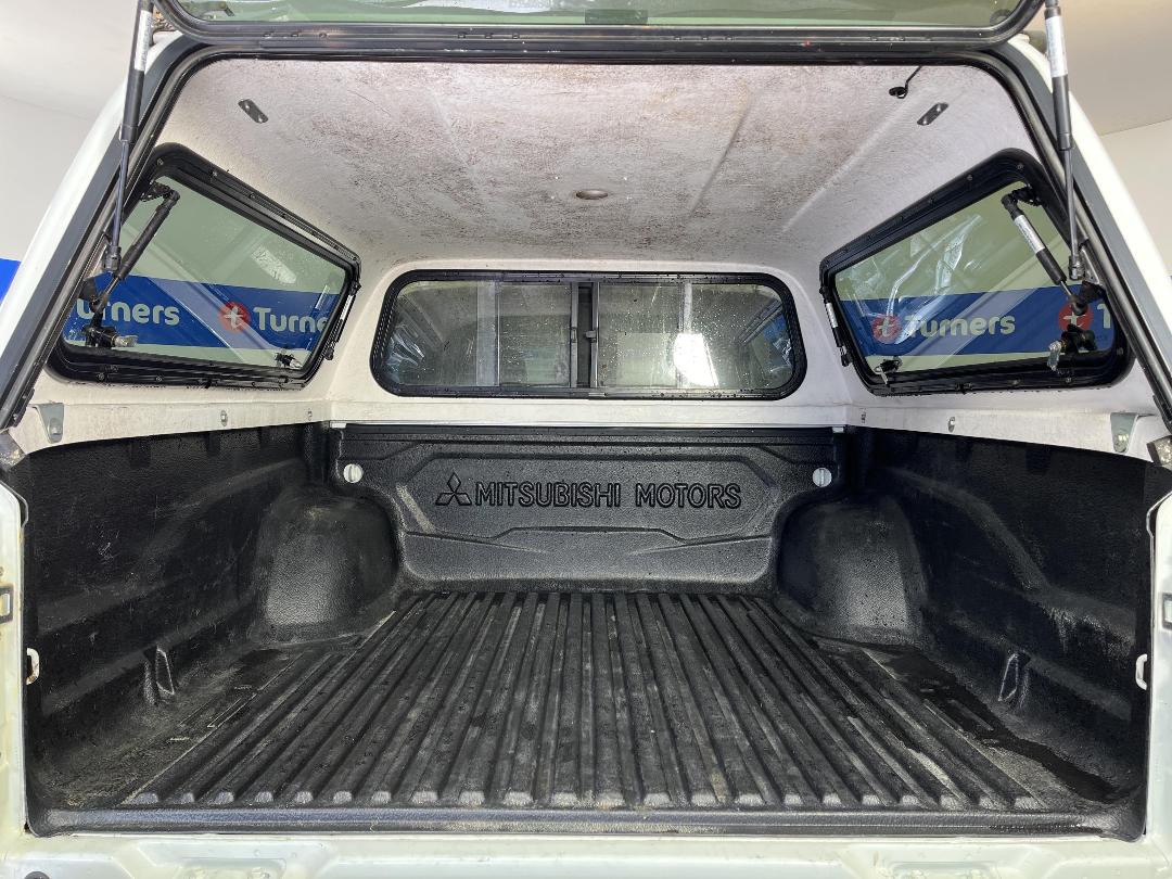 Photo '14' of Mitsubishi Triton