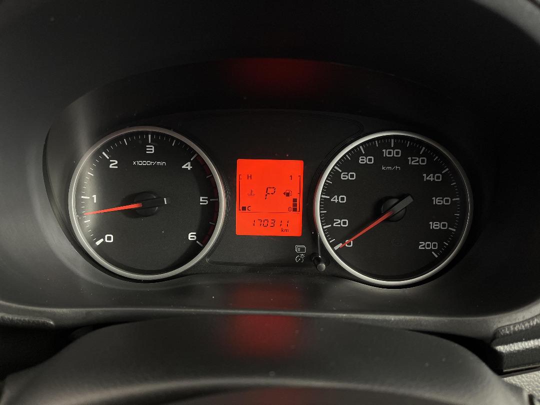 Photo '21' of Mitsubishi Triton