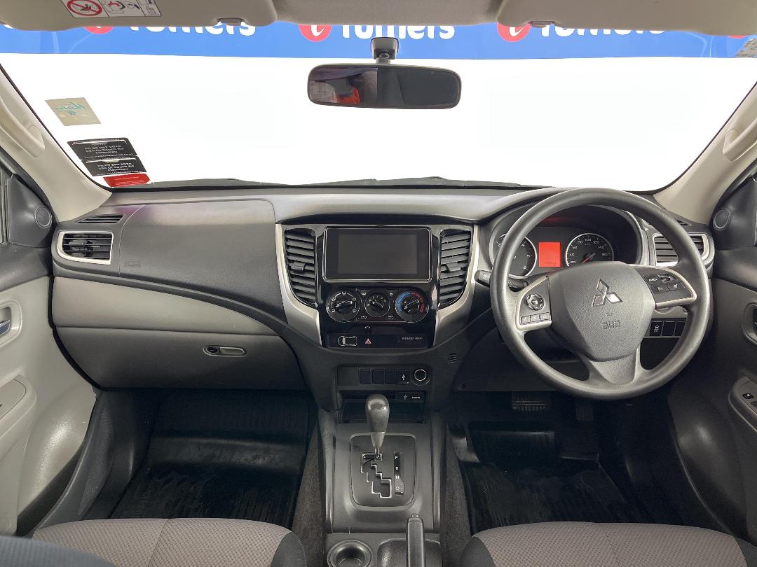 Photo '17' of Mitsubishi Triton