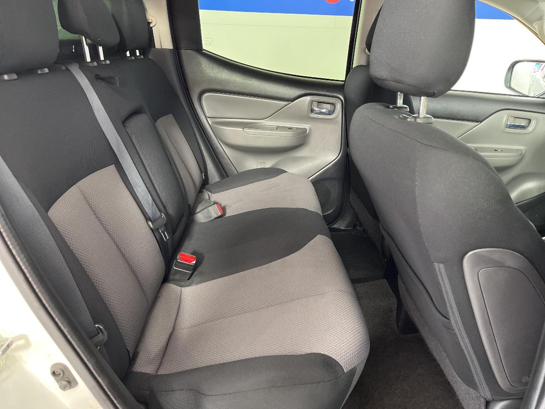 Photo '20' of Mitsubishi Triton