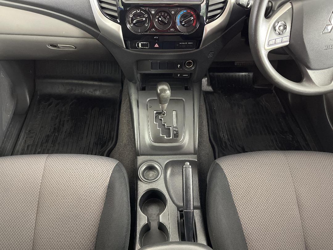 Photo '18' of Mitsubishi Triton