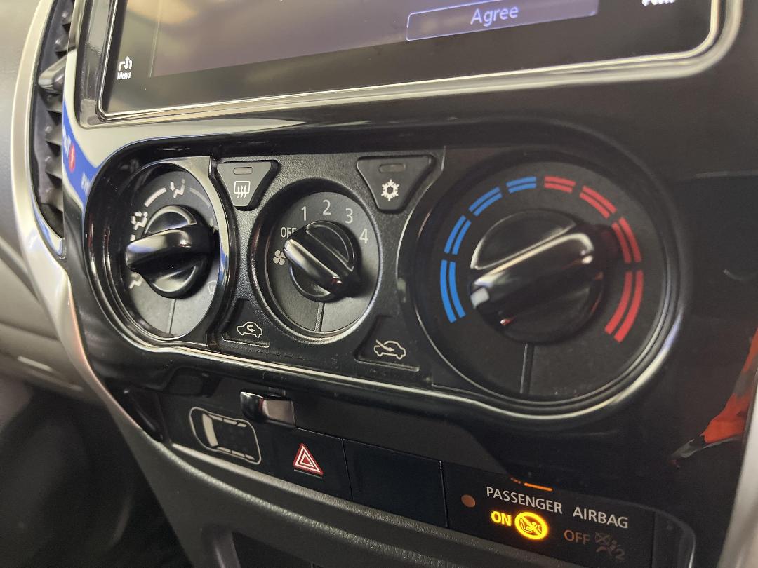 Photo '24' of Mitsubishi Triton