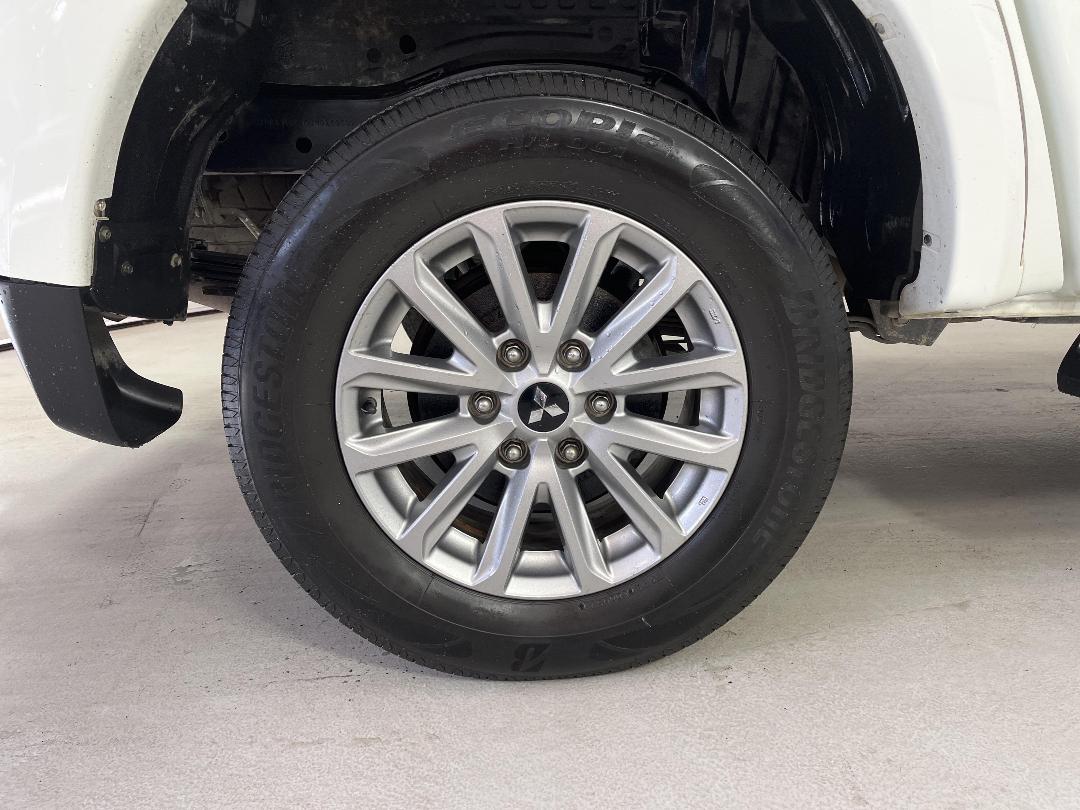 Photo '12' of Mitsubishi Triton